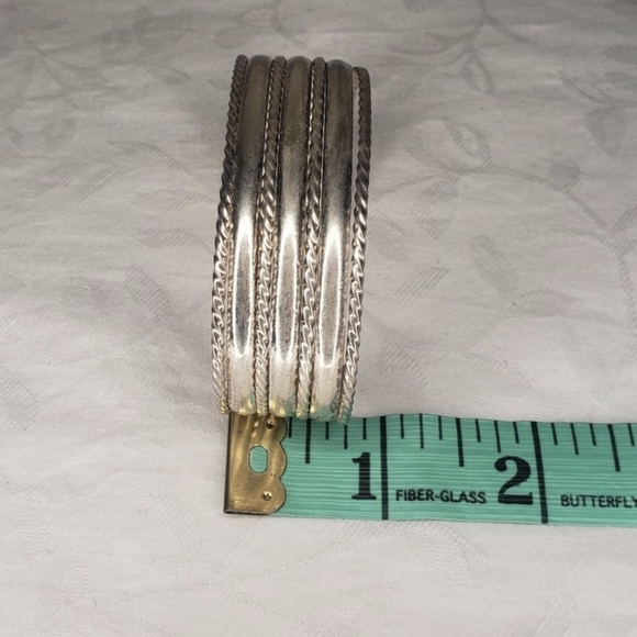 Antique Navajo silver cuff bracelet - Picture 5 of 11